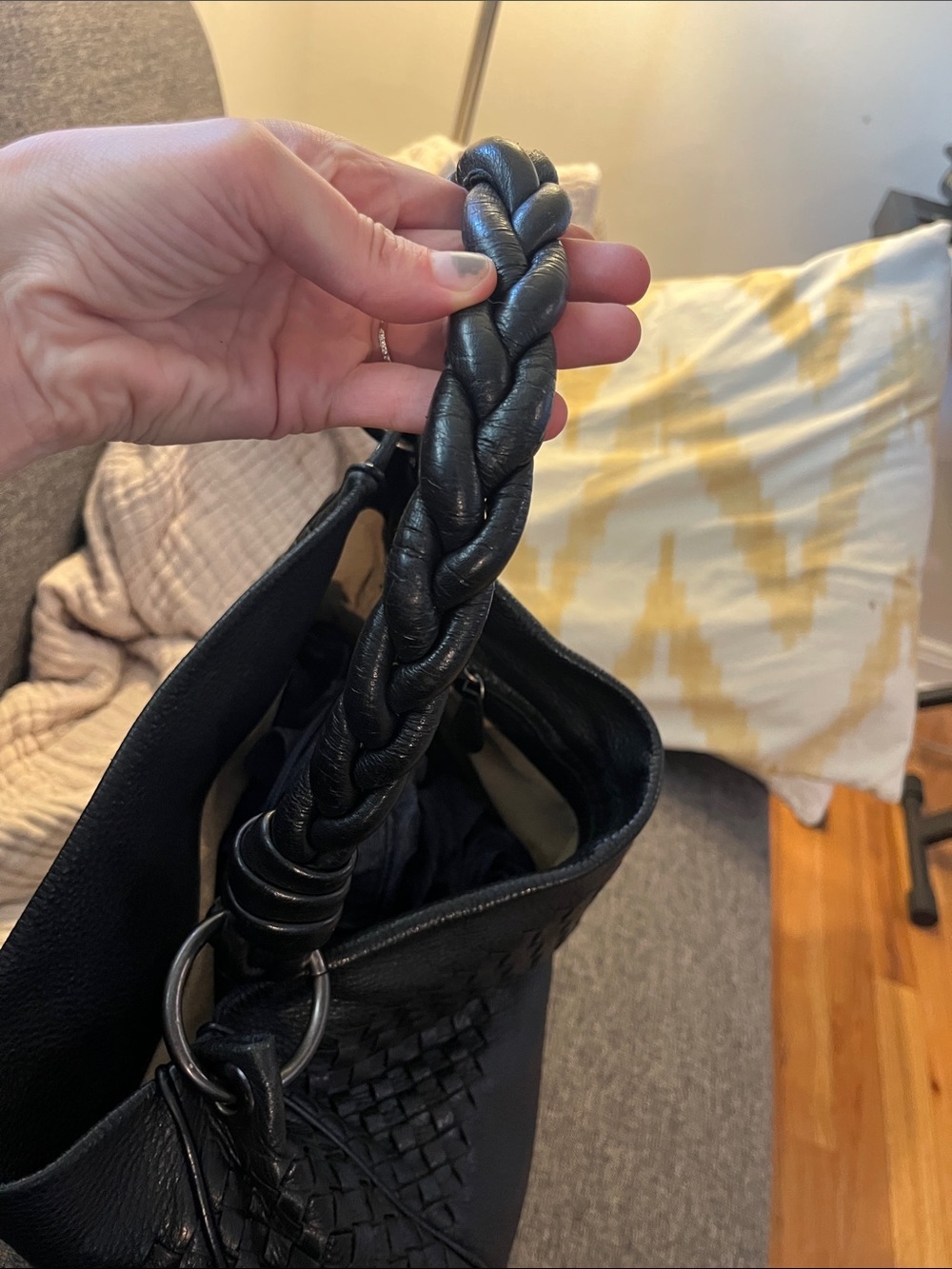 Bottega Veneta Intrecciato Hobo Black shoulder bag with Gunmetal Hardware - Picture 11 of 13